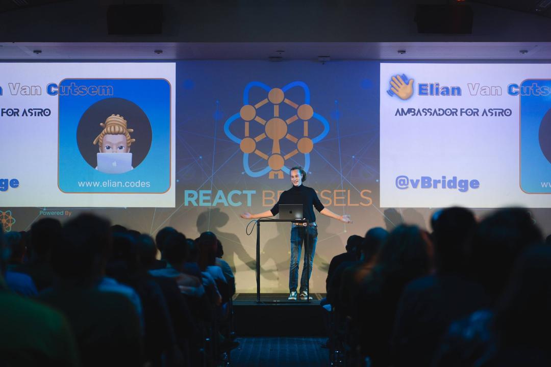 Elian presenting at React Brussels